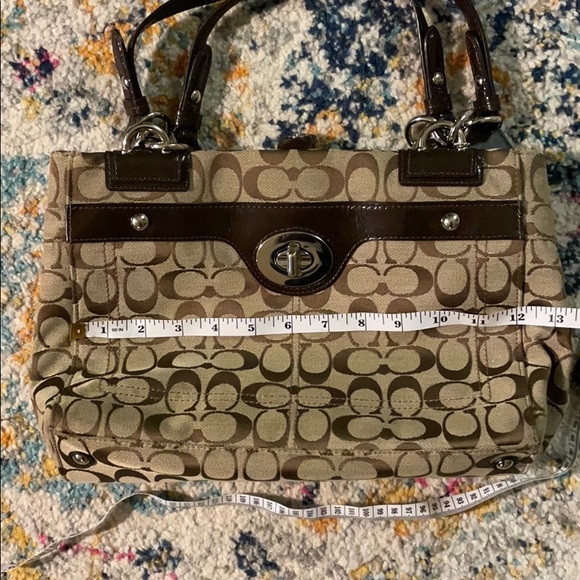 Signature Coach Brown Shoulder Bag - Picture 15 of 16